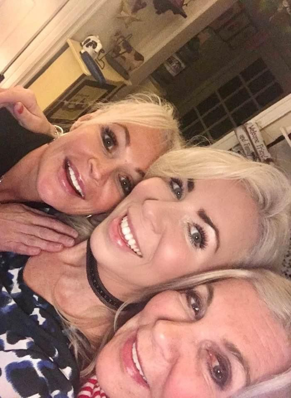Sisters Yvette and Janice with their mama Maggie , fun night out 🥂hope they didn’t  get in to much trouble !! 🤣