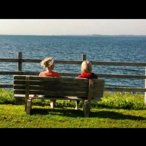 Yvette and her mama sitting together enjoying the beautiful view of the water. What a lovely photo captured 💕🌊