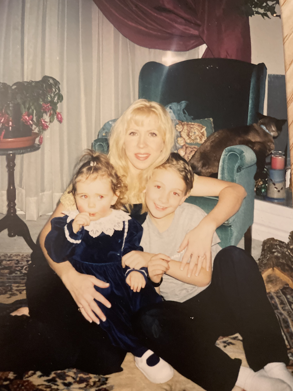 Yvette , Victoria and Matthew 💋💕🎀 Yvette’s circle of life x3. Victoria enjoying a lollipop and hating getting pictures taken. Matthew and Yvette with big beautiful smiles ready for the family photo 2004 